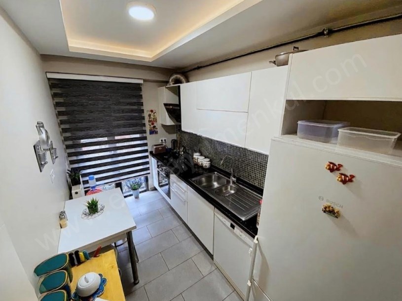 İSTANBUL KADIKÖY KOZYATAĞINDA HAVUZLU BALKONLU KATTA 3+1 SATILIK