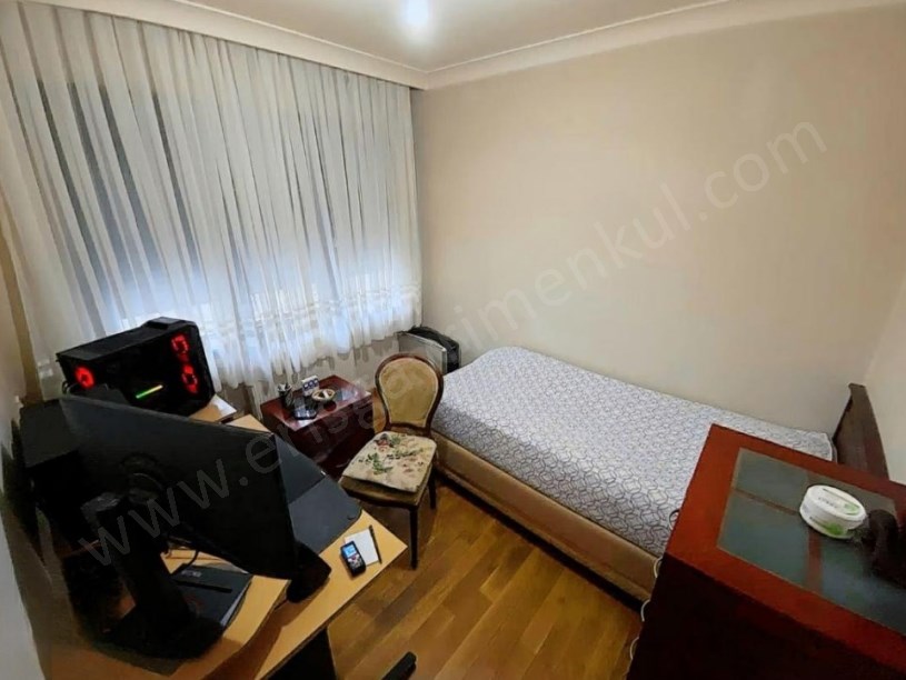 İSTANBUL KADIKÖY KOZYATAĞINDA HAVUZLU BALKONLU KATTA 3+1 SATILIK