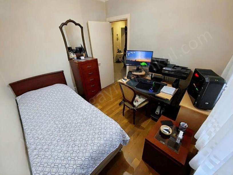 İSTANBUL KADIKÖY KOZYATAĞINDA HAVUZLU BALKONLU KATTA 3+1 SATILIK