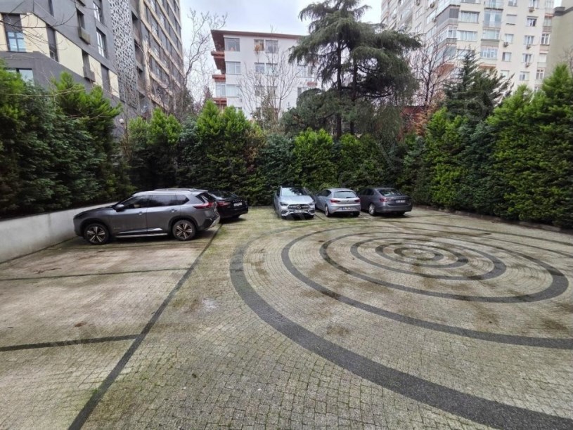 İSTANBUL KADIKÖY  ŞIK BİNADA EBEVEYN BANYOLU 90NET (3+1)