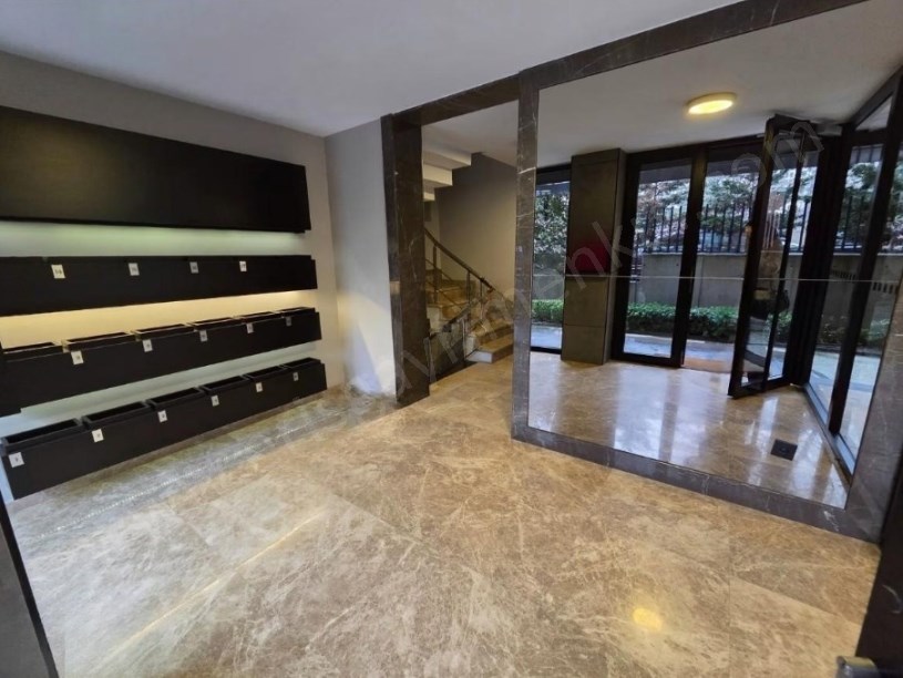 İSTANBUL KADIKÖY  ŞIK BİNADA EBEVEYN BANYOLU 90NET (3+1)