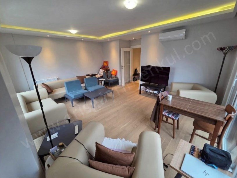 İSTANBUL KADIKÖY  ŞIK BİNADA EBEVEYN BANYOLU 90NET (3+1)