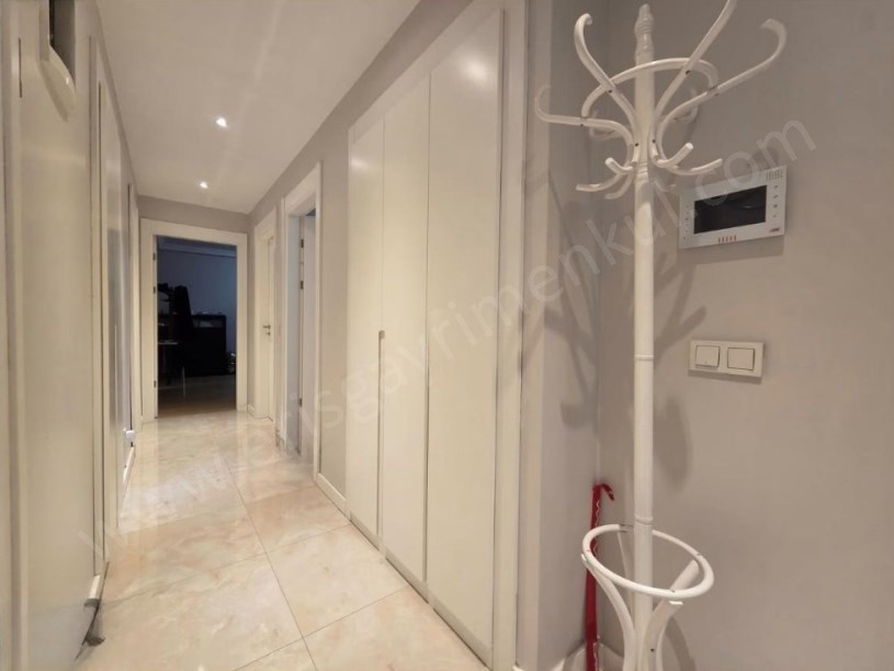 İSTANBUL KADIKÖY  ŞIK BİNADA EBEVEYN BANYOLU 90NET (3+1)