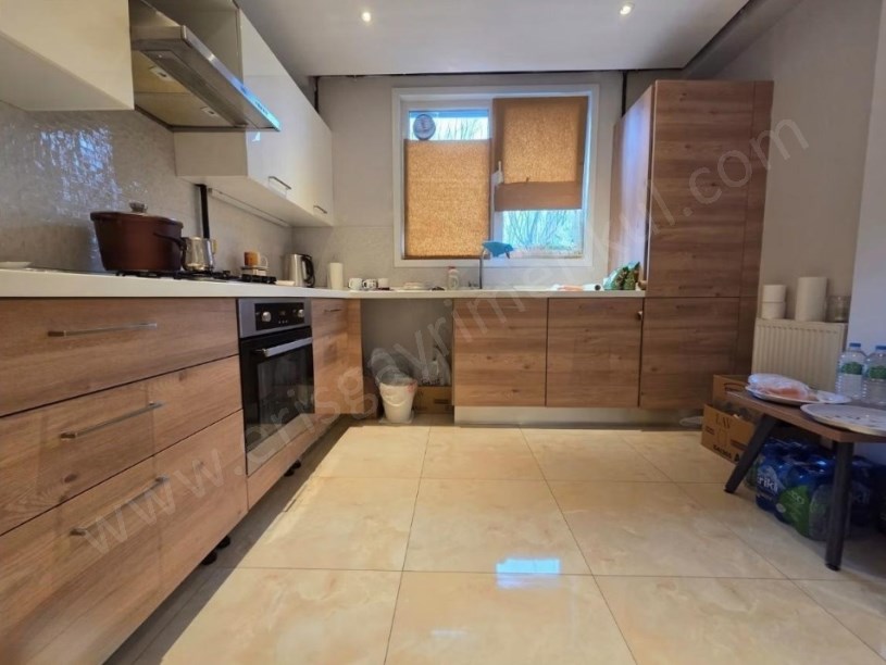 İSTANBUL KADIKÖY  ŞIK BİNADA EBEVEYN BANYOLU 90NET (3+1)