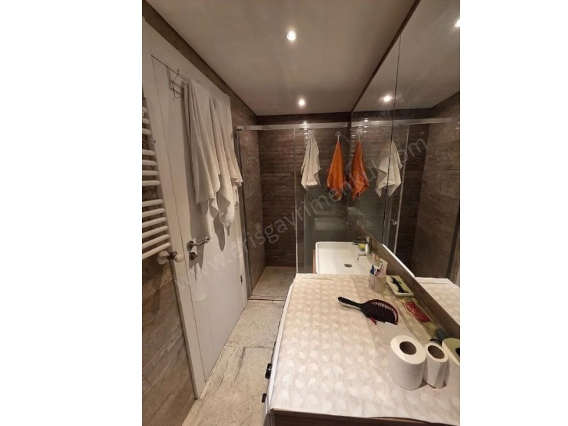 İSTANBUL KADIKÖY  ŞIK BİNADA EBEVEYN BANYOLU 90NET (3+1)