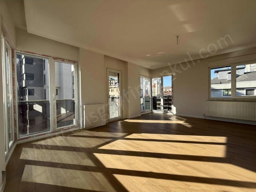 İSTANBUL KADIKÖY Deniz Manzaralı 4+2 170 m2 Dubleks Teraslı Sıfır