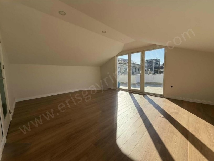 İSTANBUL KADIKÖY Deniz Manzaralı 4+2 170 m2 Dubleks Teraslı Sıfır