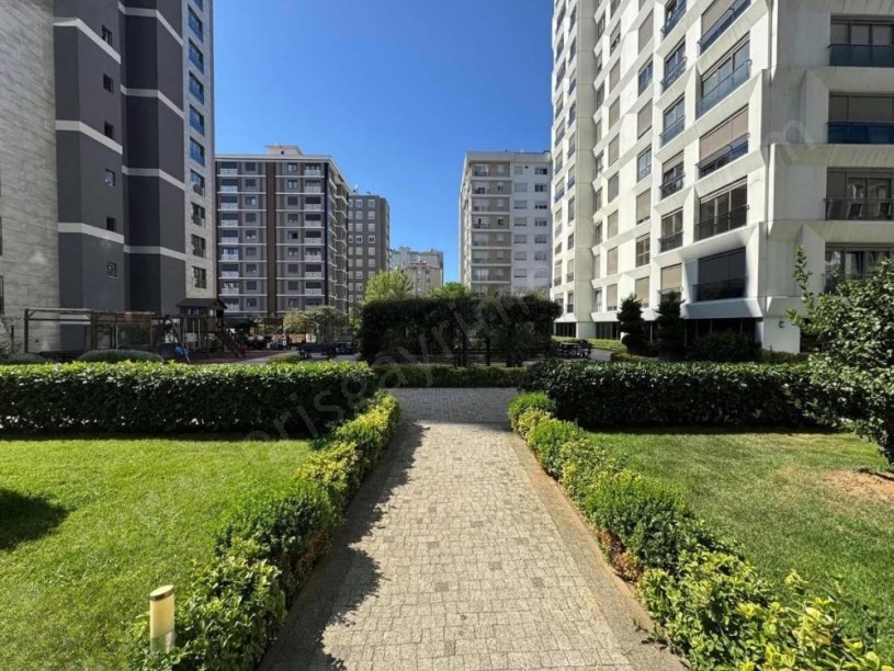 İSTANBUL KADIKÖY ERENKÖY MİNİBÜS CD. ÇOK YAKIN GÜVENLİKLİ SİTE 3+1 125m2