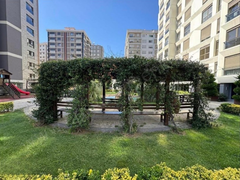 İSTANBUL KADIKÖY ERENKÖY MİNİBÜS CD. ÇOK YAKIN GÜVENLİKLİ SİTE 3+1 125m2