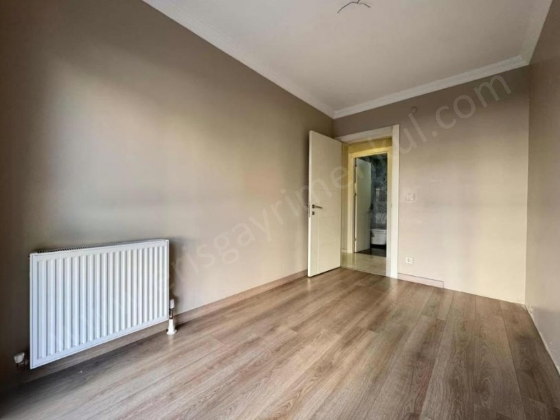 İSTANBUL KADIKÖY ERENKÖY MİNİBÜS CD. ÇOK YAKIN GÜVENLİKLİ SİTE 3+1 125m2