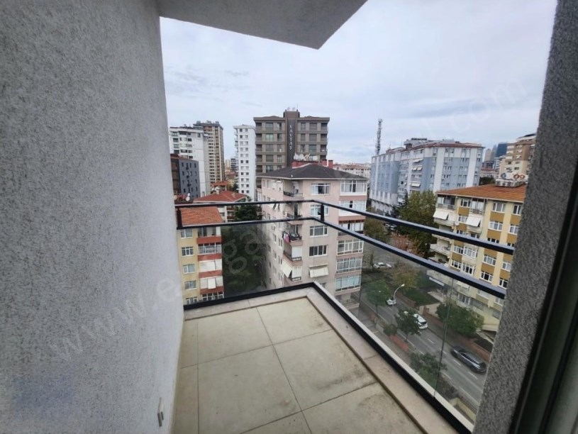 İSTANBUL KADIKÖY ŞENESENEVLERDE BALKONLU 3+1 SIFIR DAİRE