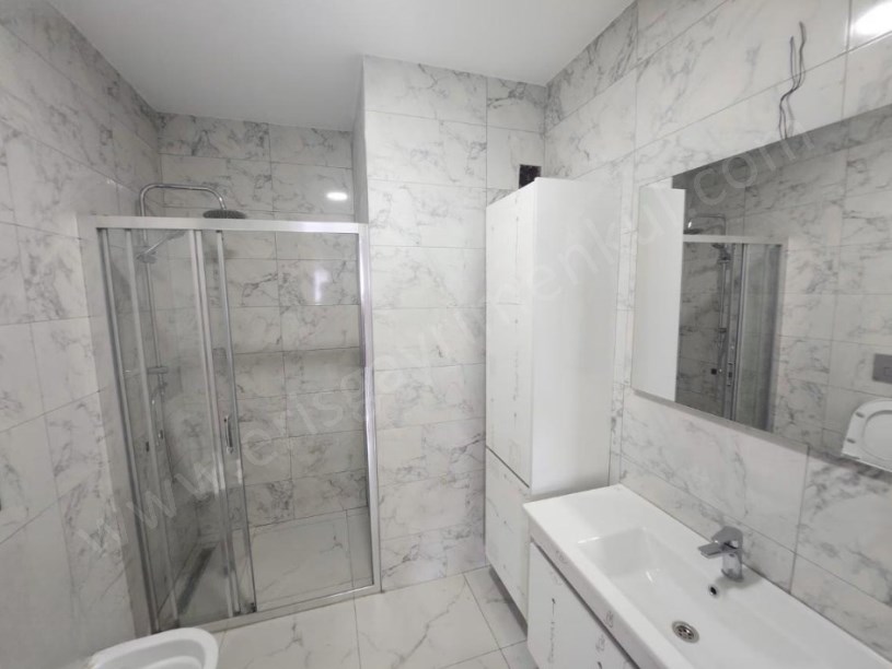 İSTANBUL KADIKÖY ŞENESENEVLERDE BALKONLU 3+1 SIFIR DAİRE