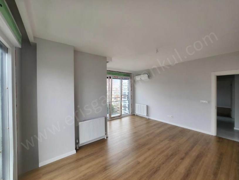 İSTANBUL KADIKÖY ŞENESENEVLERDE BALKONLU 3+1 SIFIR DAİRE