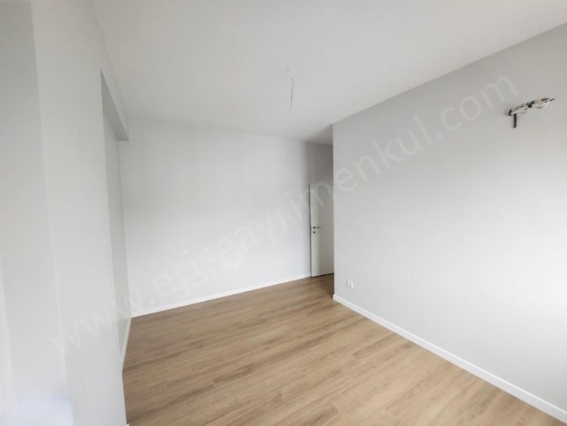 İSTANBUL KADIKÖY ŞENESENEVLERDE BALKONLU 3+1 SIFIR DAİRE