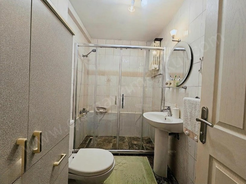 İSTANBUL KADIKÖY ATATÜRK CADDESİ ÖN CEPHE BALKONLU AYRI MUTFAKLI 3+1