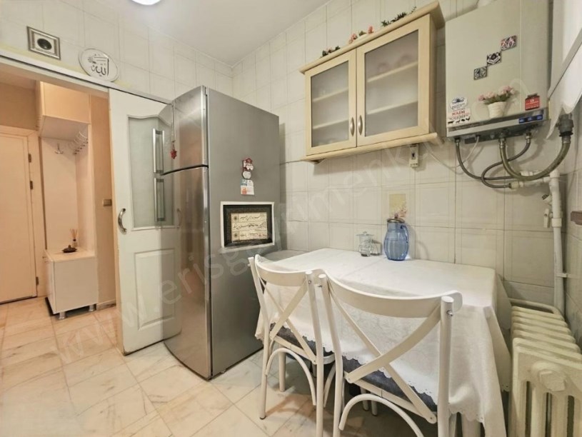 İSTANBUL KADIKÖY ATATÜRK CADDESİ ÖN CEPHE BALKONLU AYRI MUTFAKLI 3+1