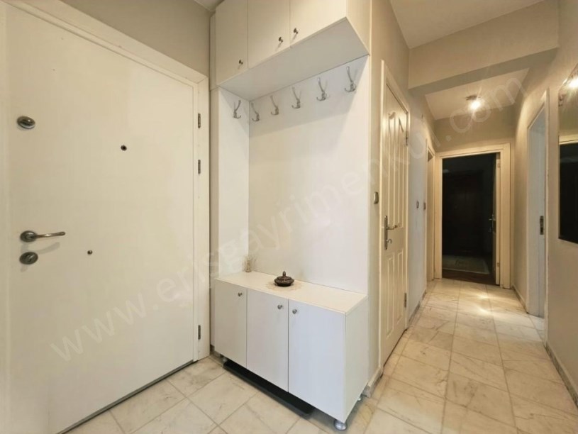 İSTANBUL KADIKÖY ATATÜRK CADDESİ ÖN CEPHE BALKONLU AYRI MUTFAKLI 3+1