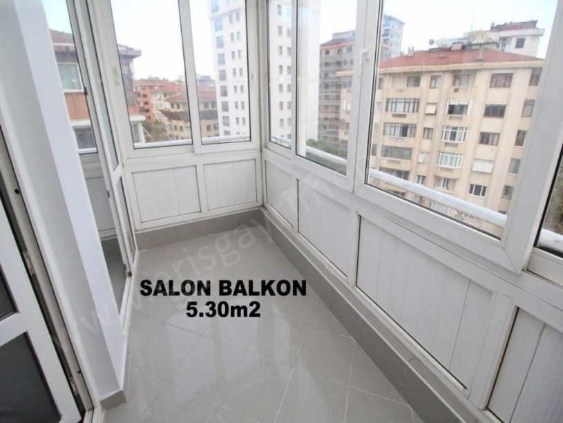 İSTANBUL KADIKÖY SAHRAYICEDİT İNÖNÜ CAD. ÜZERİNDE 150m2 3+1