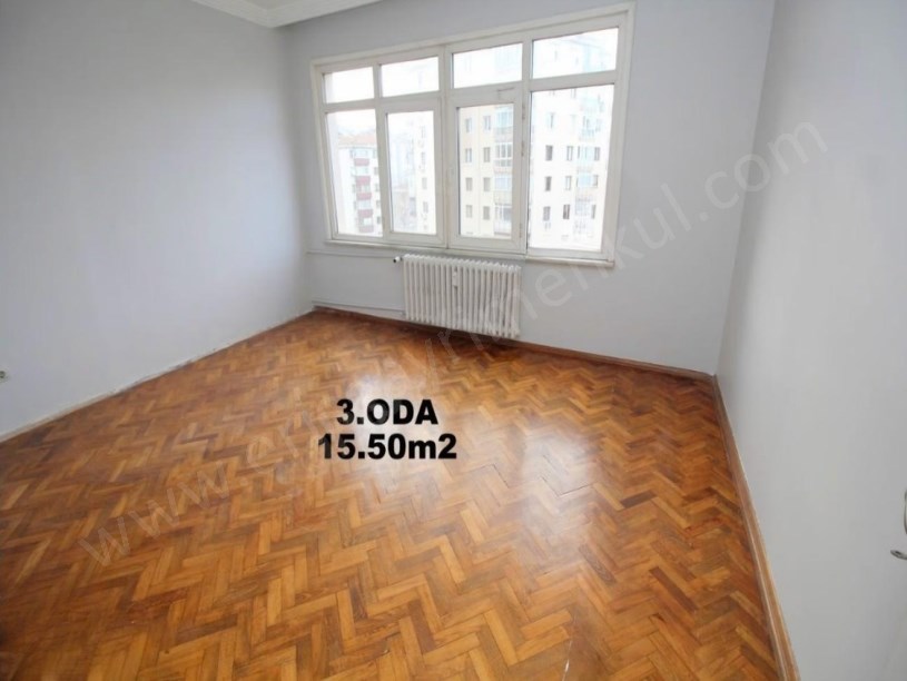 İSTANBUL KADIKÖY SAHRAYICEDİT İNÖNÜ CAD. ÜZERİNDE 150m2 3+1