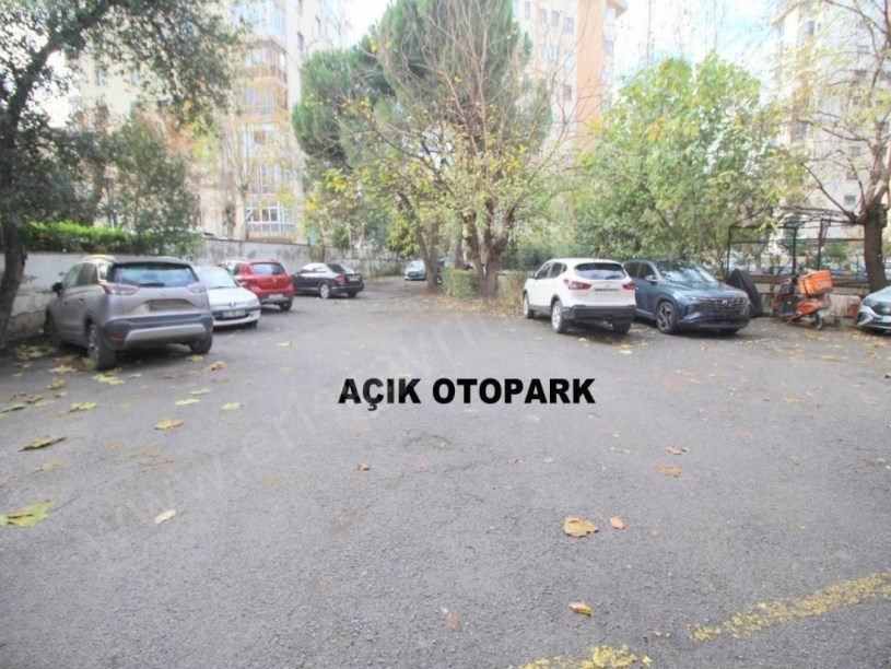 İSTANBUL KADIKÖY SAHRAYICEDİT İNÖNÜ CAD. ÜZERİNDE 150m2 3+1