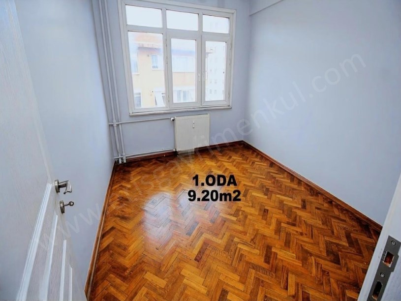 İSTANBUL KADIKÖY SAHRAYICEDİT İNÖNÜ CAD. ÜZERİNDE 150m2 3+1