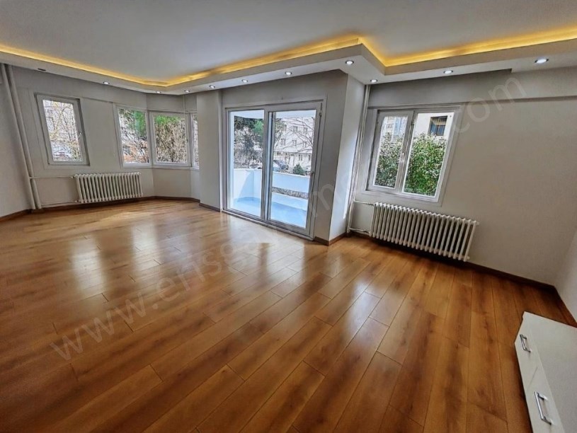 İSTANBUL KADIKÖY  İNÖNÜ CD MİMARİ DEKORLU EBEVEYİNLİ BALKONLU SATILIK