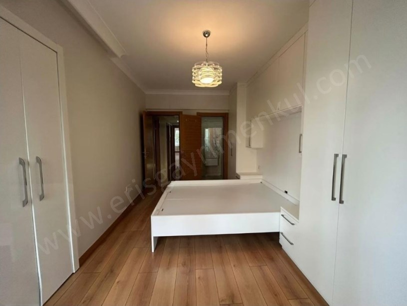 İSTANBUL KADIKÖY  İNÖNÜ CD MİMARİ DEKORLU EBEVEYİNLİ BALKONLU SATILIK