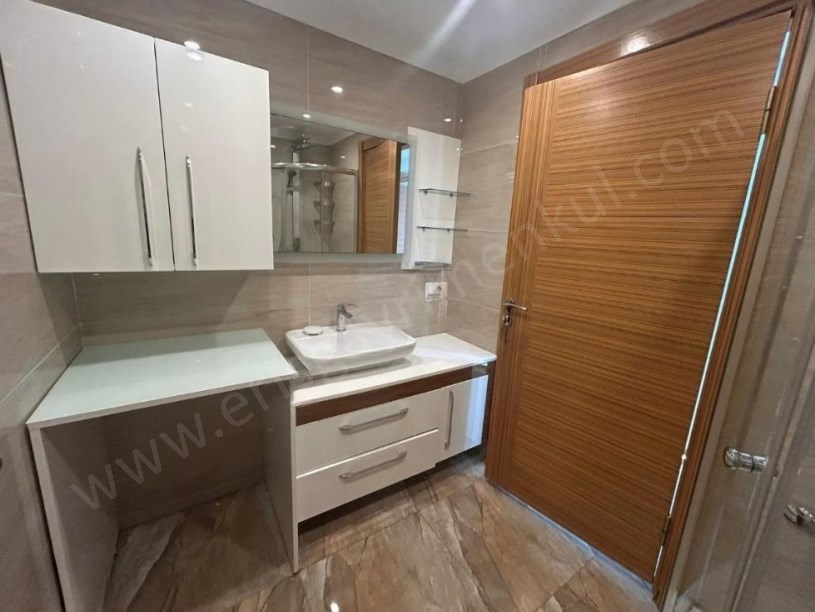 İSTANBUL KADIKÖY  İNÖNÜ CD MİMARİ DEKORLU EBEVEYİNLİ BALKONLU SATILIK