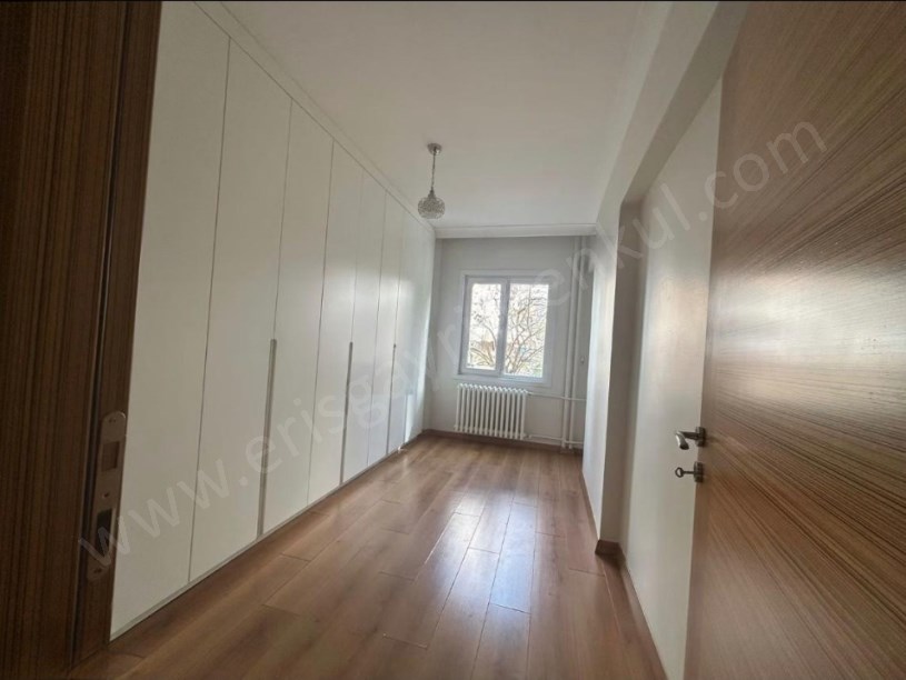 İSTANBUL KADIKÖY  İNÖNÜ CD MİMARİ DEKORLU EBEVEYİNLİ BALKONLU SATILIK