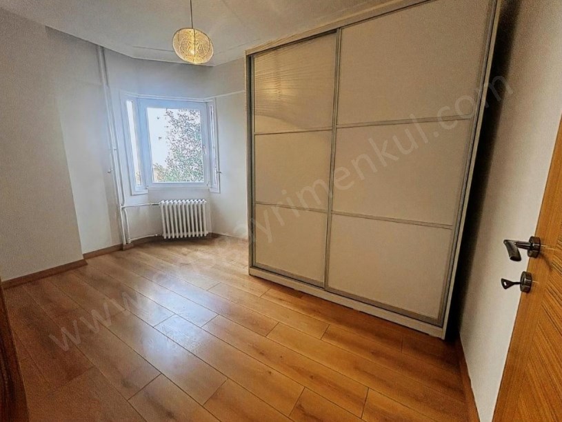 İSTANBUL KADIKÖY  İNÖNÜ CD MİMARİ DEKORLU EBEVEYİNLİ BALKONLU SATILIK