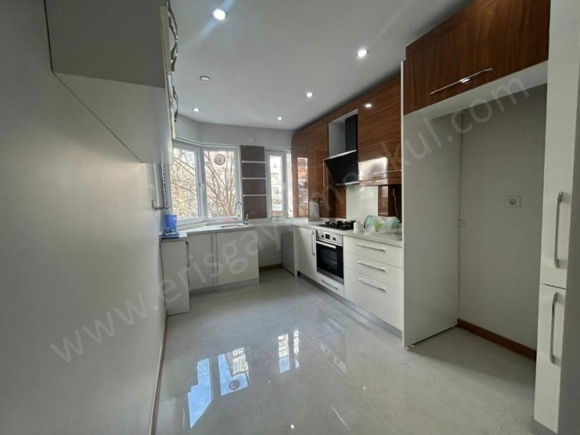 İSTANBUL KADIKÖY  İNÖNÜ CD MİMARİ DEKORLU EBEVEYİNLİ BALKONLU SATILIK