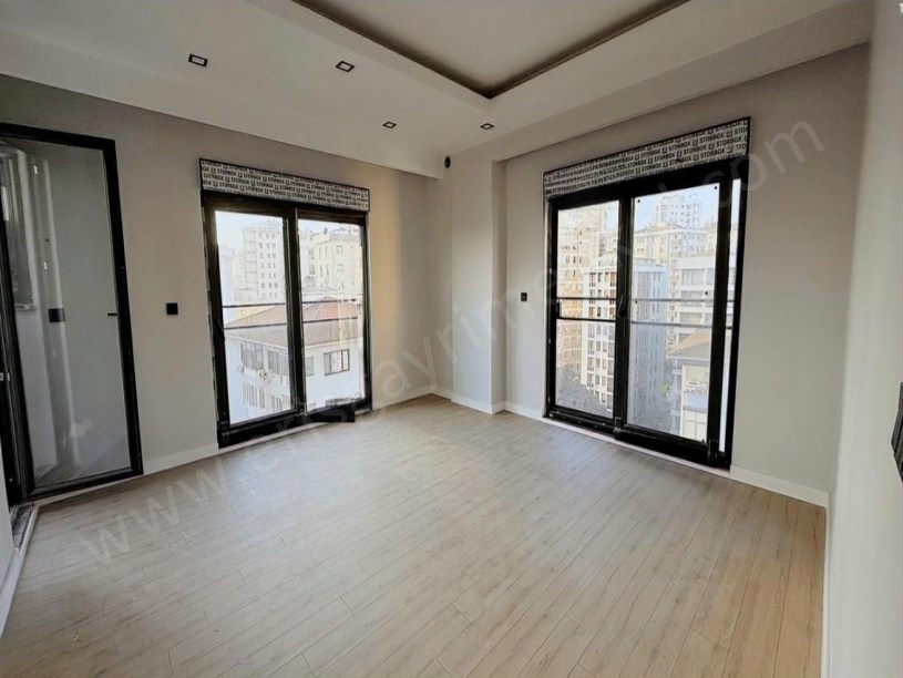 İSTANBUL KADIKÖY AYŞEÇAVUŞ METROYA YÜRÜME MESAFESINDE 3+1 DAIRE