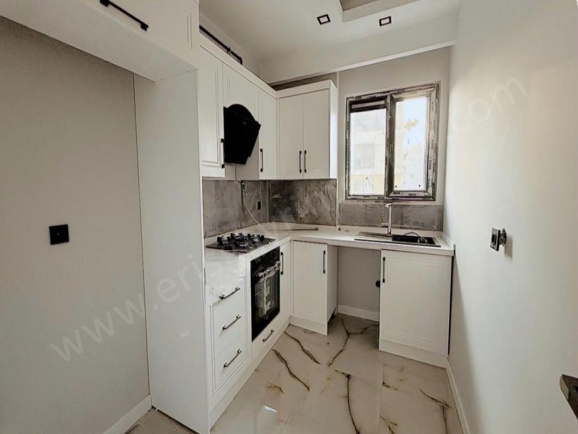 İSTANBUL KADIKÖY AYŞEÇAVUŞ METROYA YÜRÜME MESAFESINDE 3+1 DAIRE