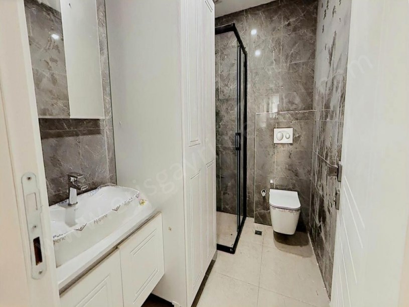 İSTANBUL KADIKÖY AYŞEÇAVUŞ METROYA YÜRÜME MESAFESINDE 3+1 DAIRE