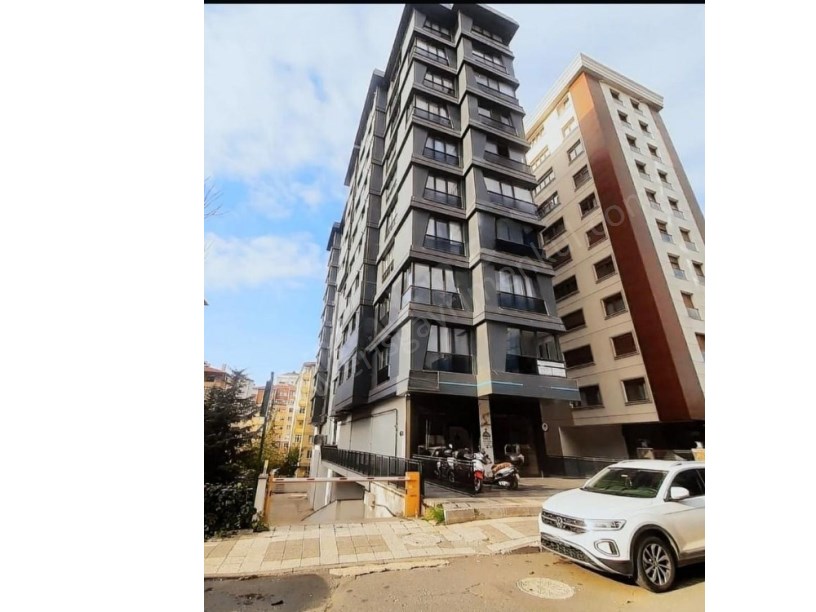 İSTANBUL KADIKÖY KOZYATAĞI YENİ BİNADA İŞ YERİNE UYGUN SATILIK 3.KT 2+1 BOŞ DAİRE