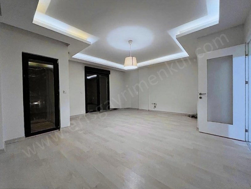 İSTANBUL KADIKÖY  BALKONLU EBEVEYN BANYOLU 95 m2 NET