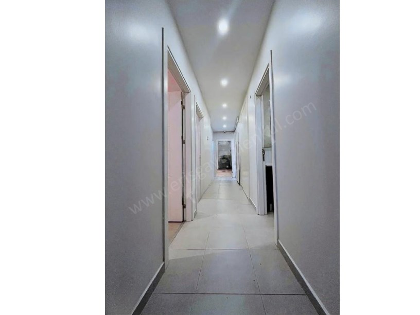 İSTANBUL KADIKÖY  BALKONLU EBEVEYN BANYOLU 95 m2 NET