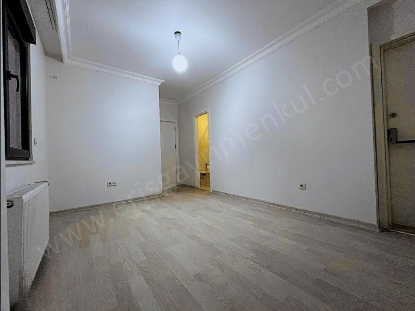 İSTANBUL KADIKÖY  BALKONLU EBEVEYN BANYOLU 95 m2 NET