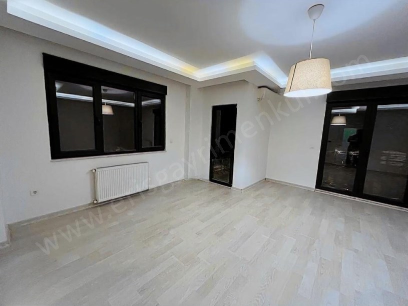 İSTANBUL KADIKÖY  BALKONLU EBEVEYN BANYOLU 95 m2 NET