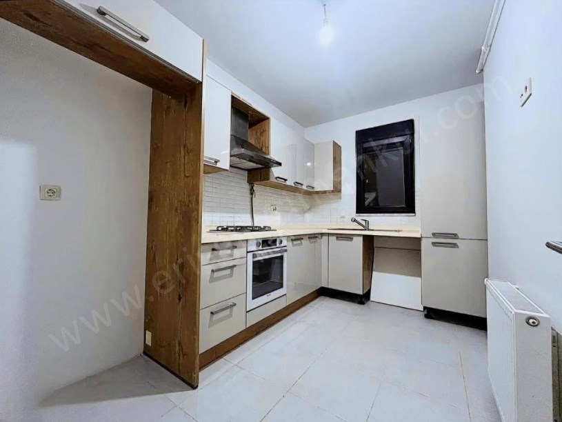 İSTANBUL KADIKÖY  BALKONLU EBEVEYN BANYOLU 95 m2 NET