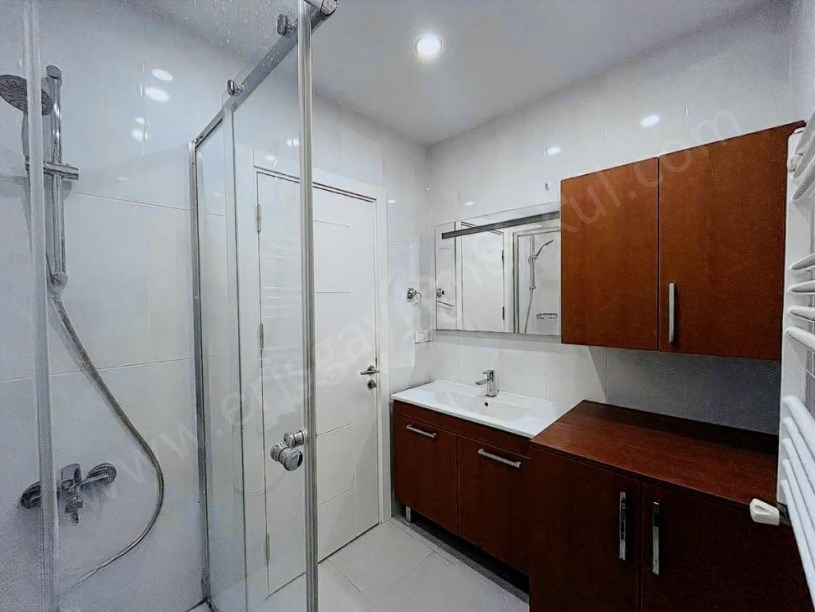 İSTANBUL KADIKÖY  BALKONLU EBEVEYN BANYOLU 95 m2 NET