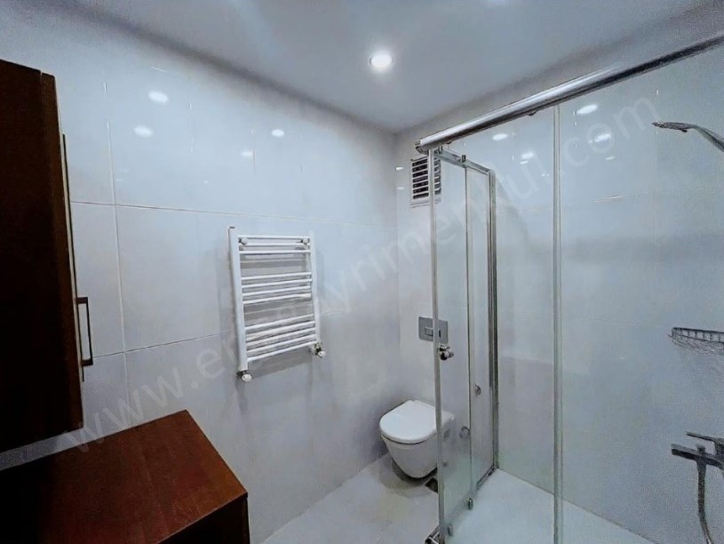 İSTANBUL KADIKÖY  BALKONLU EBEVEYN BANYOLU 95 m2 NET