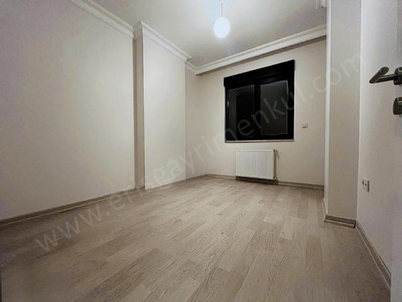 İSTANBUL KADIKÖY  BALKONLU EBEVEYN BANYOLU 95 m2 NET