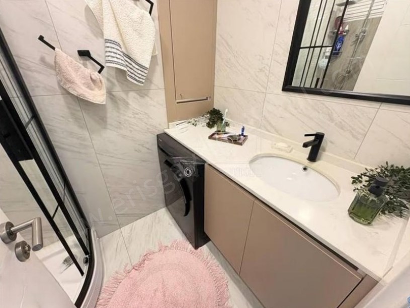 İSTANBUL KADIKÖY Atatürk Caddesinde Genç Binada Kapanmaz Ferahlıkta Satılık 3+1