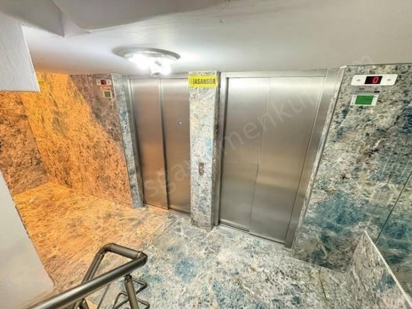 İSTANBUL KADIKÖY Atatürk Caddesinde Genç Binada Kapanmaz Ferahlıkta Satılık 3+1