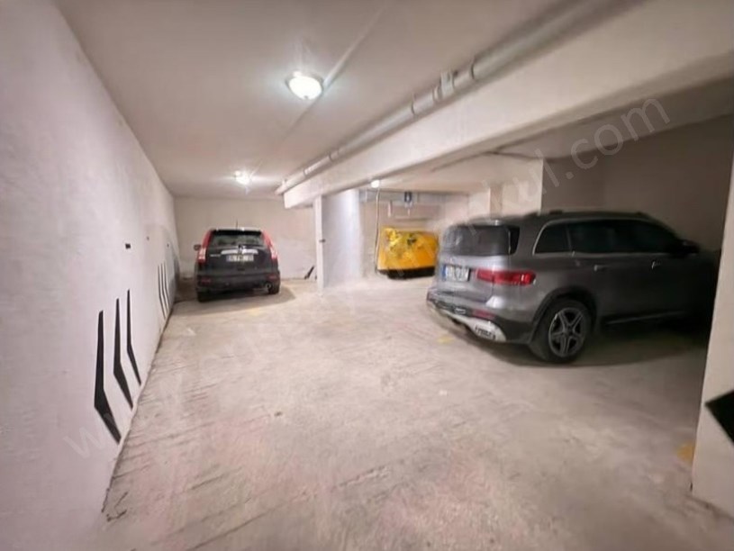 İSTANBUL KADIKÖY Atatürk Caddesinde Genç Binada Kapanmaz Ferahlıkta Satılık 3+1