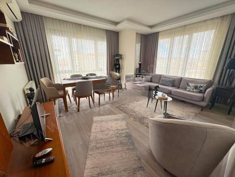 İSTANBUL KADIKÖY Atatürk Caddesinde Genç Binada Kapanmaz Ferahlıkta Satılık 3+1