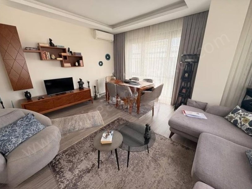 İSTANBUL KADIKÖY Atatürk Caddesinde Genç Binada Kapanmaz Ferahlıkta Satılık 3+1