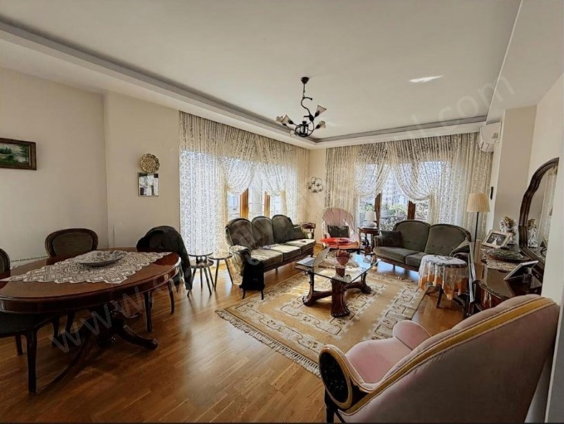 İSTANBUL KADIKÖY Kozyatağı Metro Ya Yakın Yeni Bina da 3+1 Satılık Daire