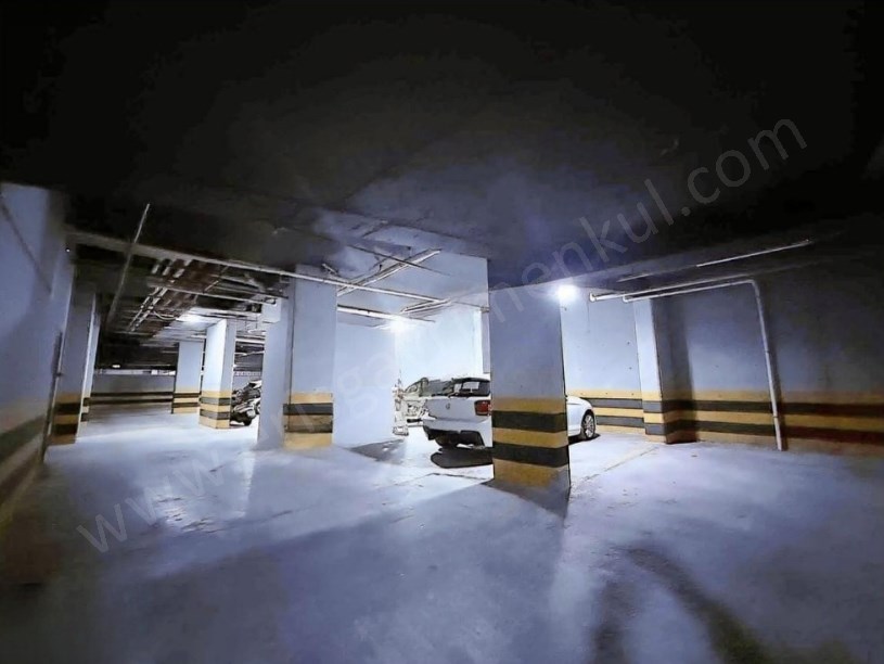 İSTANBUL KADIKÖY SUADİYE BAĞDAT CADDESİNE ÇOK YAKIN 5 YILLIK GENİŞ 2+1 DAİRE